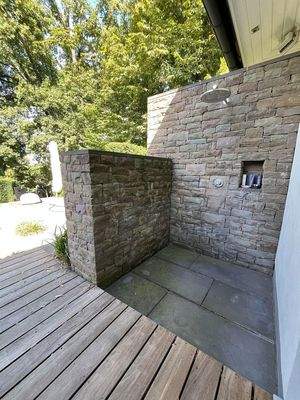 Duschen unter freiem Himmel. 