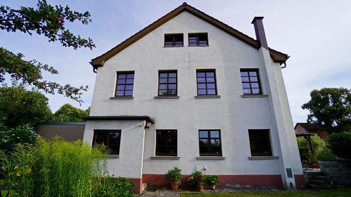 Das Haus wurde 1986 über alle Gewerke saniert und zum reinen Wohnhaus umgebaut