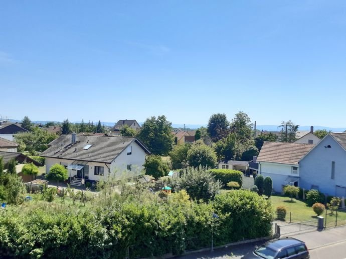 Schöne 2 - Zimmer Dachgeschoßwohnung mit Holzbalken und toller Aussicht!