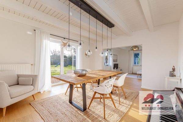 ...mit angrenzendem Essbereich 