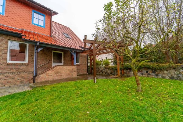 Außenansicht  + Garten-10