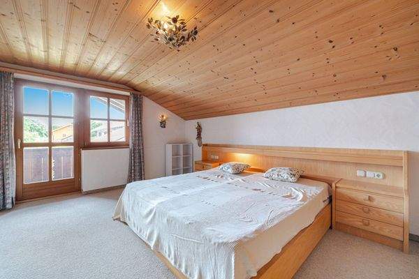 Schlafzimmer (Zimmer 1 - OG)