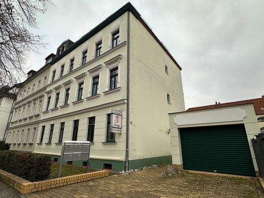 Hausansicht mit Garage