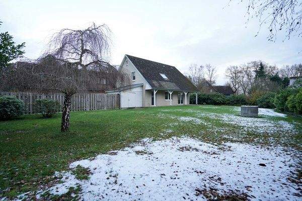 Garten mit Blick zum Haus