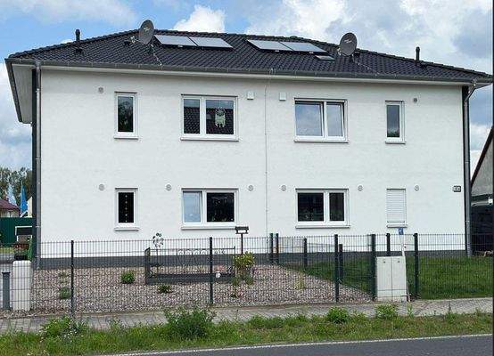 Nachbarbebauung AURA 136 Ansicht.JPG