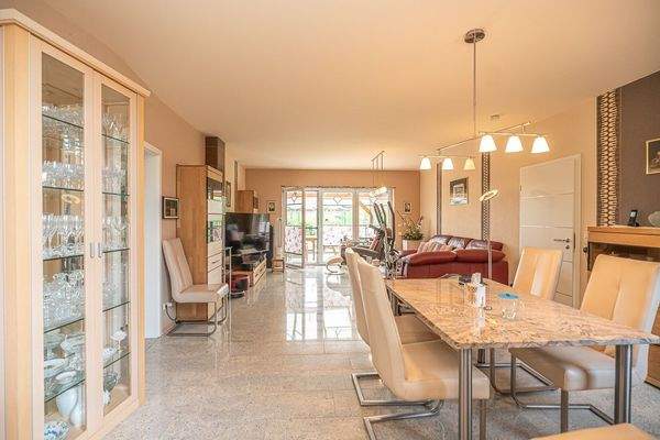 Wohn-/Esszimmer (EG)