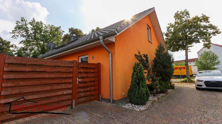 Hausansicht &amp; Auffahrt