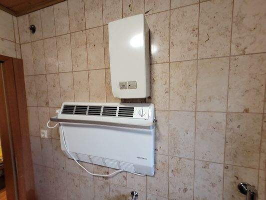 Bild 10 zeigt eine Elektroheizung sowie einen elektronischen Durchlauferhitzer