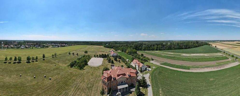 Schloß + Grundstück