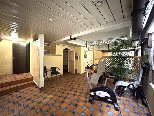 Fitness-/Ruheraum mit WC