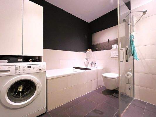 Vollbad mit Waschmaschinenanschluss