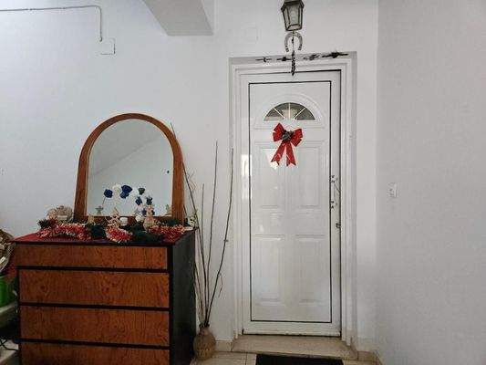 Kreta, Neapoli: Geräumige Wohnung zu verkaufen