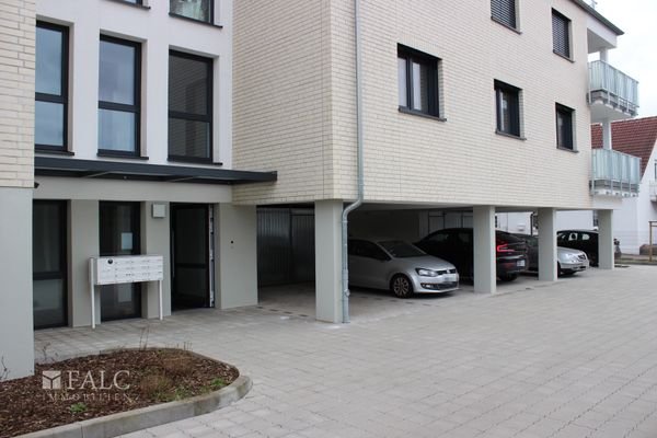 Eingang/ Carport