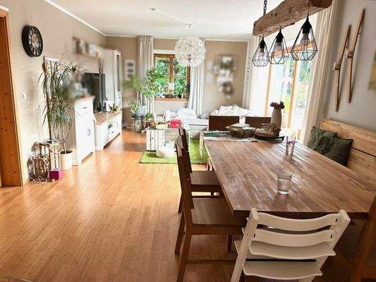 08. Blick vom Essbereich ins Wohnzimmer.jpg