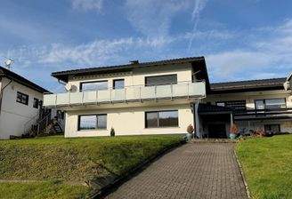 Zweistöckiges Wohngebäude