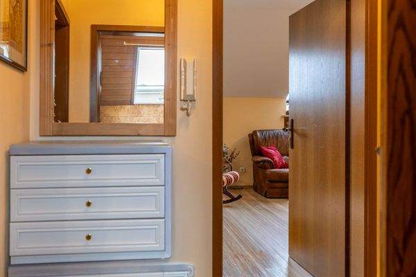 Großzügiges Wohnhaus mit Garten, Wintergarten & PV – ruhig gelegenes Raumwunder