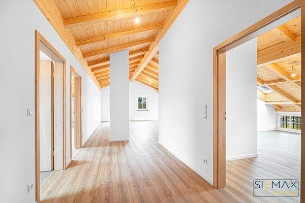 Diele mit Blick zum Wohnraum