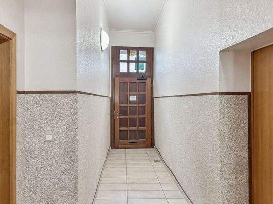 Eingang und Treppenhaus_1