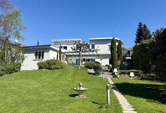 Gartenseite Villa