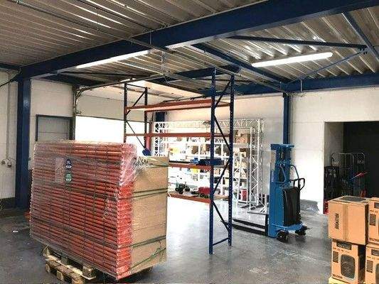 Halle mit Rolltor.JPG