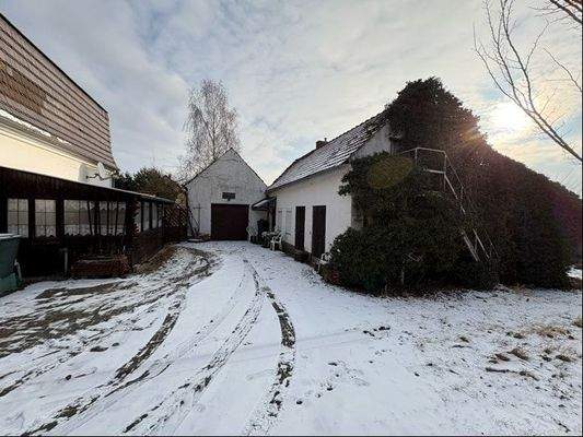 Blick auf NG und Garage