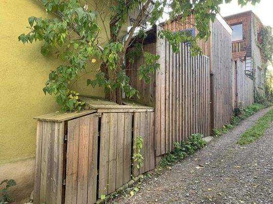 Zugang von hinten durch Gasse