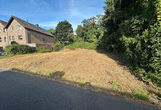 großzügiges Baugrundstück