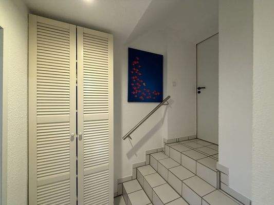 Diele mit Einbauschrank / Souterrain