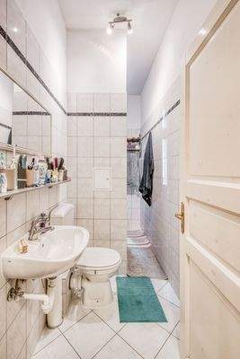 Tagesbelichtete Duschbadezimmer