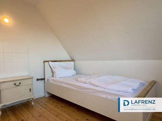 kleines Schlafzimmer im Dachgeschoss