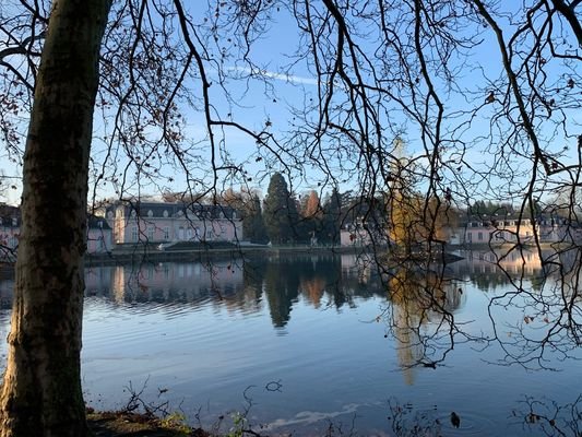 Schloss Benrath, ein Steinwurf entfernt