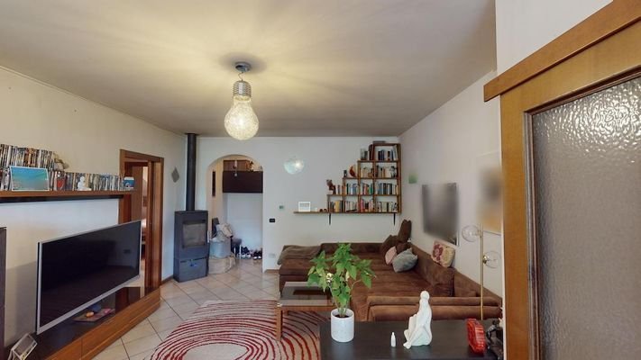 Pfatten-Vadena-3-Zimmer-Wohnung-trilocale-zu-verkaufen-in-vendita-Balkon-balcone-con-garage-mit-Garage-Autoapstellplatz-posto-auto