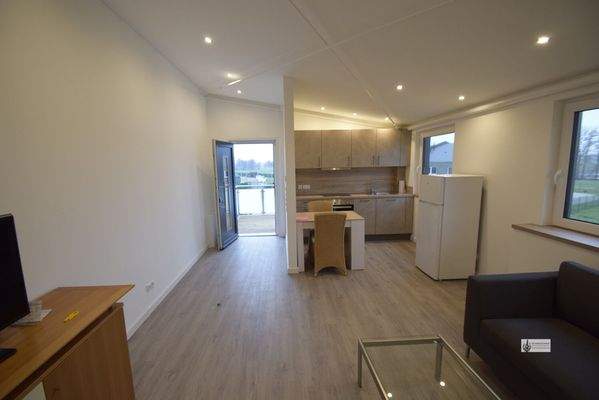 Blick zur Einbauküche