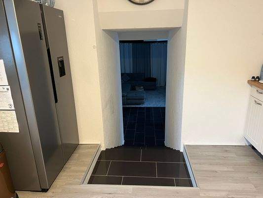 Treppe zw Küche u WZ.jpeg