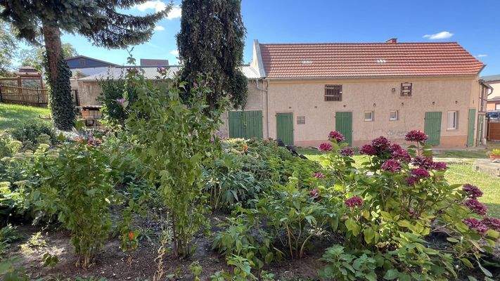 Garten und Nebengebäude