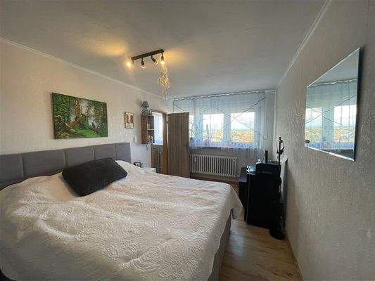 oben: Zimmer 2 (Weitwinkelaufnahme)