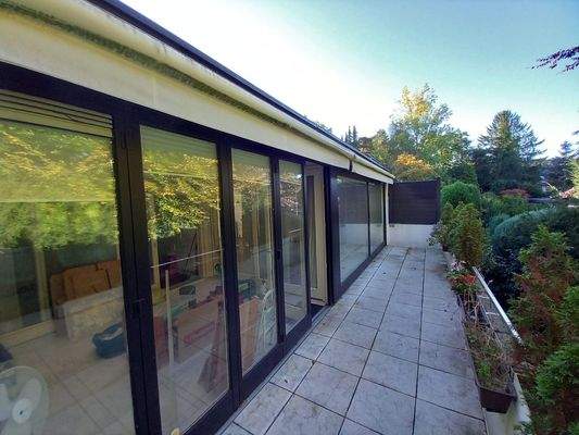 Sonnenterasse mit Markisen