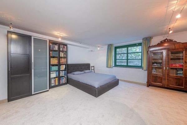 Wohnlich ausgeb. Raum 