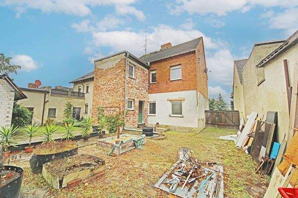 Hausansicht / Grundstücksseite