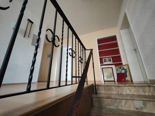 Treppe ins Obergeschoss