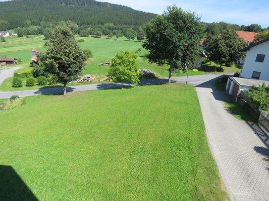 Blick vom DG auf das Grundstück   