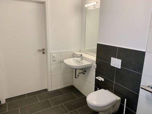 23. Whg 24, 2-Zimmer-Whg, Badezimmer 2