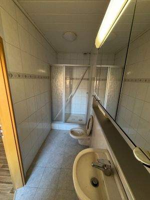 Badezimmer/WC im Schlafzimmer 1