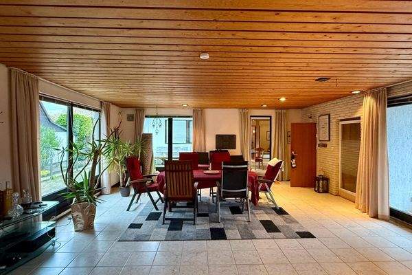 Ehemaliges Schwimmbad mit Zugang zum Wohnhaus