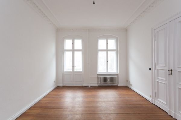 Musterfoto Wohnzimmer Leerwohnung in demselben Haus