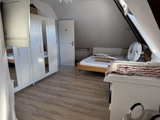 Schlafzimmer (1).JPG