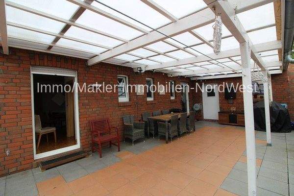 überdachte Terrasse rechts