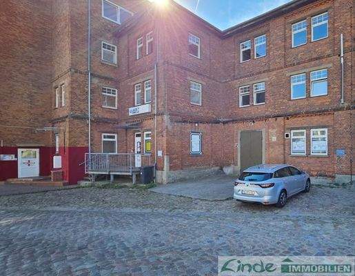 Parkflächen vor dem Objekt