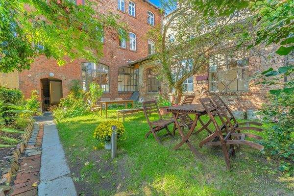 Grüner Innenhof mit Gemeinschaftsgarten