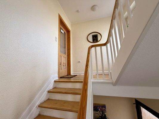 Treppenhaus + Zugang zur Wohnung